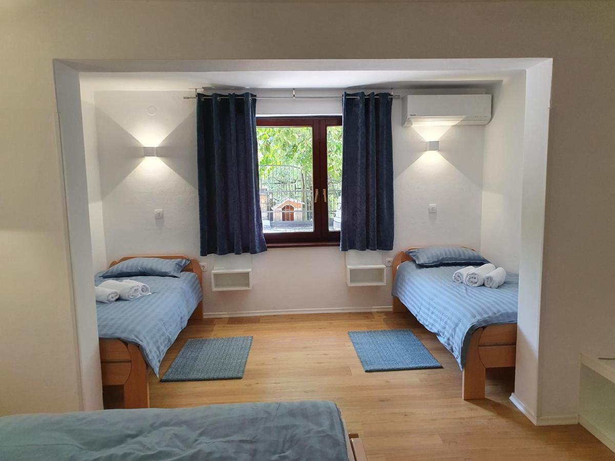 Apartmaji Pregelj Koper Luaran gambar