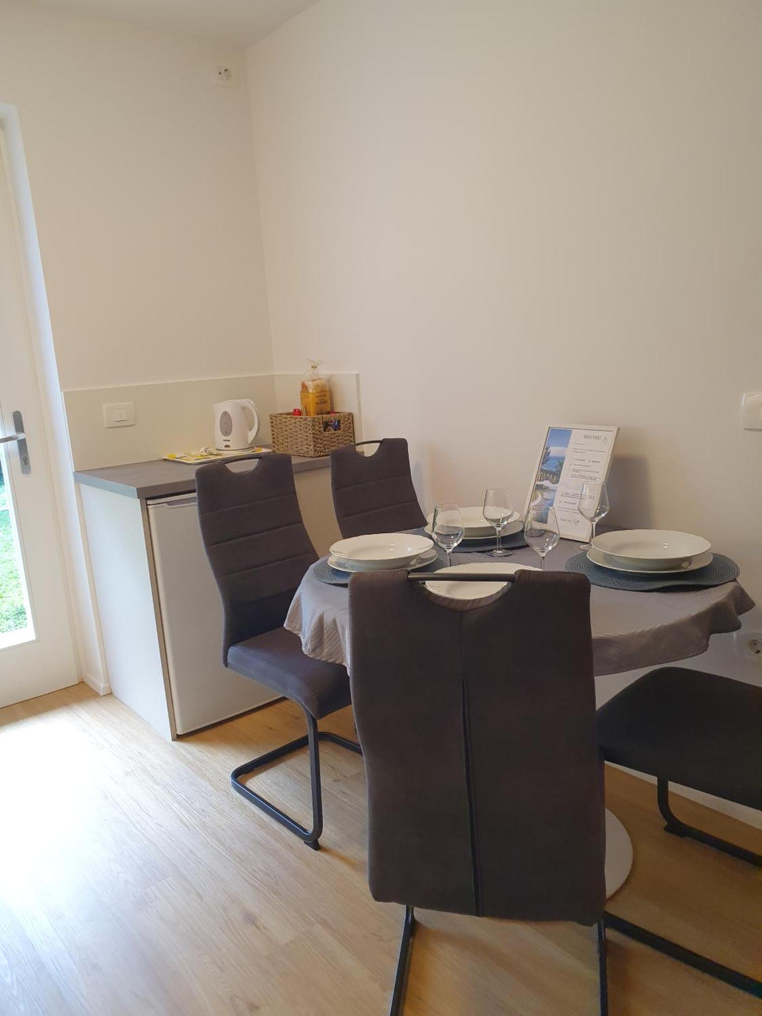Apartmaji Pregelj Koper Luaran gambar