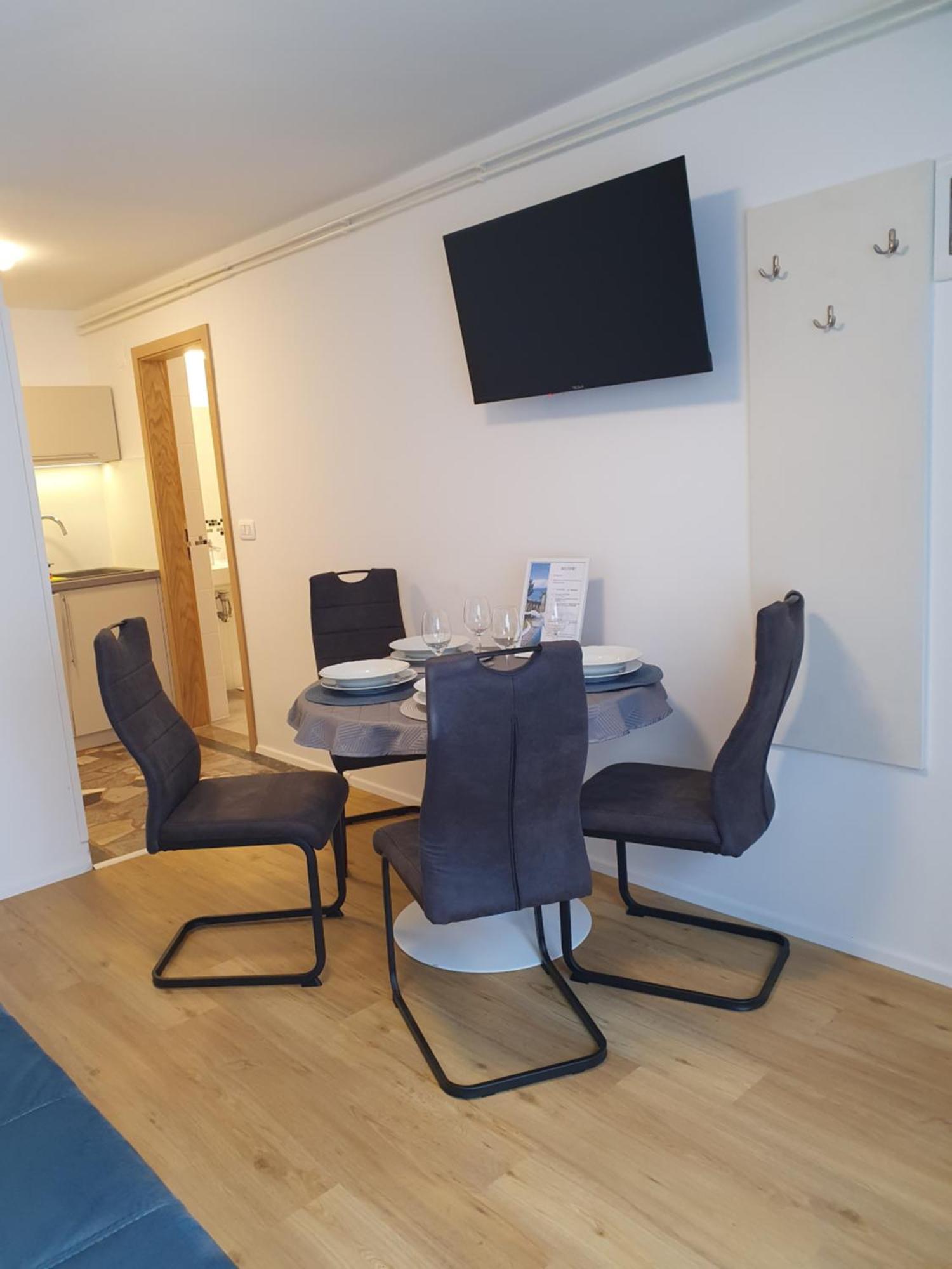 Apartmaji Pregelj Koper Luaran gambar